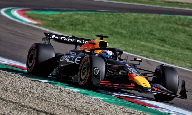 Verstappen triumfon në Imola në garën e 400 të Red Bull, dy McLaren në podium, Hamilton i katërti
