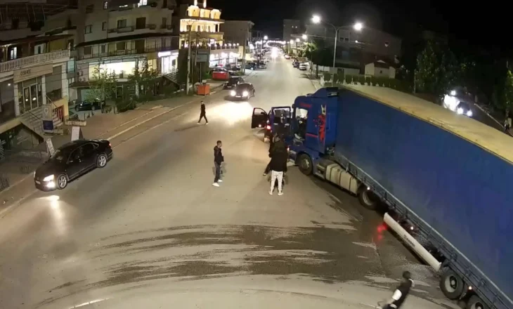 VIDEO/ Kandidati për deputet i PD, Bledjon Nallbati dhunon një shofer kamioni në mes të rrugës