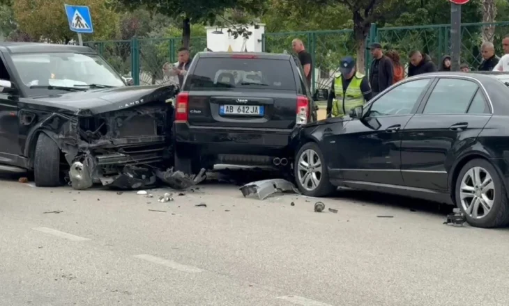 VIDEO / Katër makina bëhen ‘përshesh’ në Fier, dy persona dërgohen me urgjencë në spital!