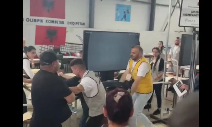 VIDEO / Plas grushti në Kashar, vëzhguesi i deputetit të PS godet kryetarin e KZAZ!