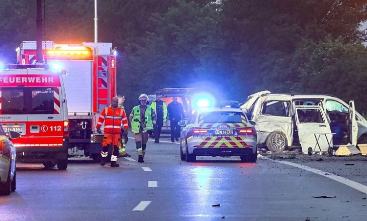 VIDEO/ Po ktheheshin nga festa! Si ndodhi aksidenti me tre shqiptarë të vdekur në Gjermani: Minibusi u rrokullis disa herë