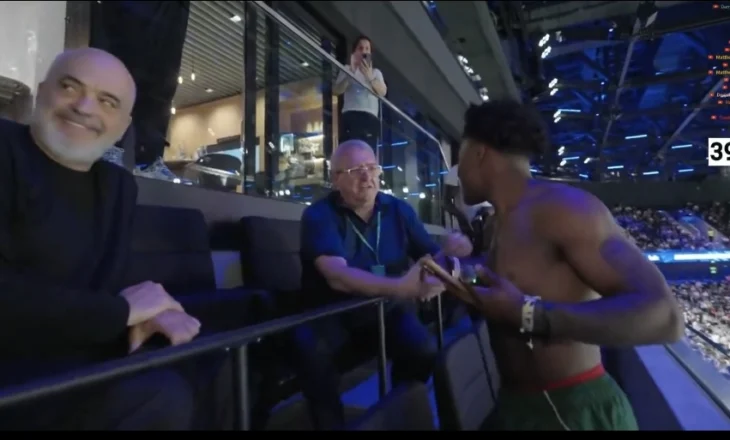 (VIDEO) Speed takohet me Ramën dhe Dukën në stadiumin e finales së Champions. “Më mungon Shqipëria”