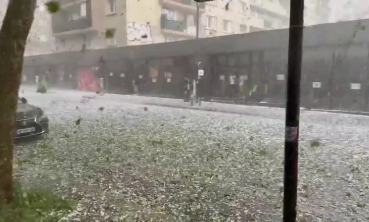 VIDEO/ Stuhi masive breshëri godet Parisin, përmbytje pas valës së të nxehtit