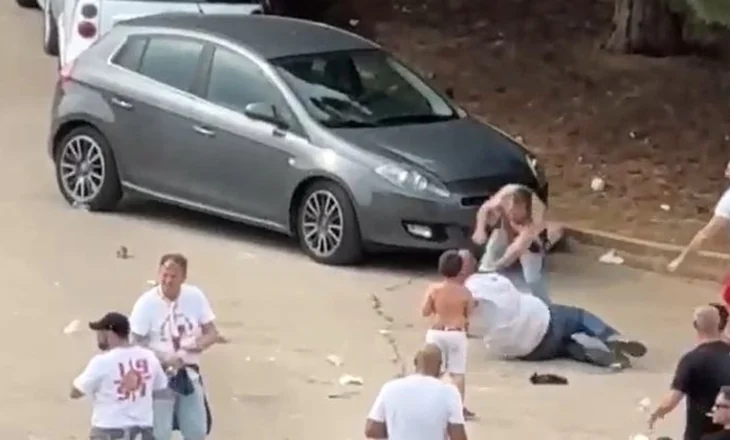 VIDEO / Tmerr në Bari, tifozi rrihet barbarisht para syve të të birit