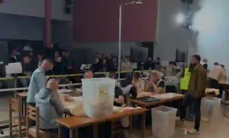 Vijon numërimi i votave preferenciale në Tiranë/ Tabaku futet në Kuvend, ikën Erald Kapri i Mundësisë