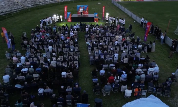 Vlora mirëpret Ardit Bidon, mbi 600 qytetarë në takim – VIDEO