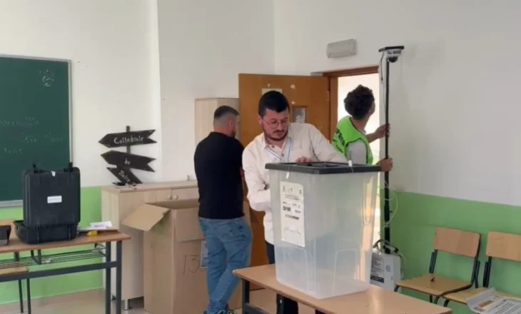 Vonesë në nisjen e votimit në dy qendra në Fushë Krujë, shkak mungesa e anëtarëve
