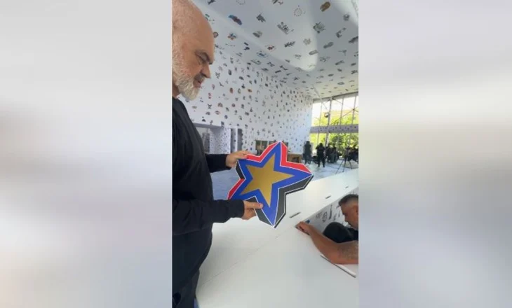 Votat ende po numërohen! Rama shkon në Kryeministri, inspekton punimet