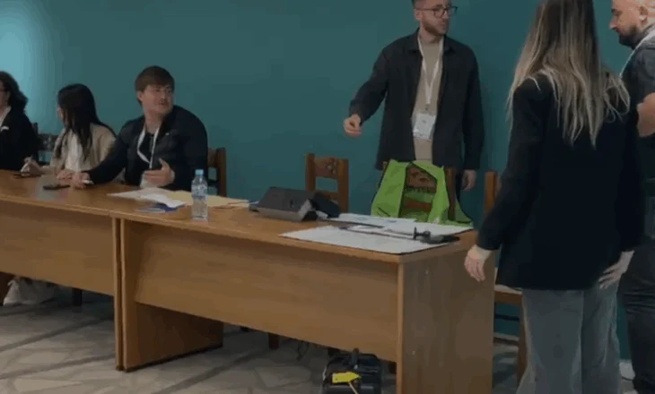Votohet në qarkun e Lezhës, në një qendër probleme me pajisjen e identifikimit elektronik
