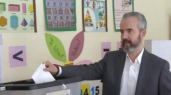 Voton edhe kreu i KQZ-së, Ilirjan Celibashi ka një mesazh për qytetarët