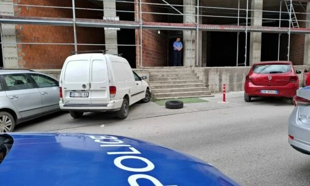 Vrasja e 15-vjeçares në Prizren/ Autori i dyshuar sulmoi gruan dhe dy vajzat e tij me thikë 20 cm: Të vdesim të gjithë