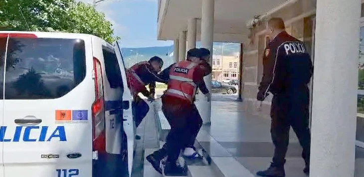 Vrasja për hakmarrje e pronat në Has, Gjykata lë në arrest me burg Ylber Jakun, avokatja: S’ka besim te drejtësia…