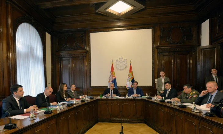 Vuçiç mobilizon ushtrinë për të “mbrojtur serbët” në Kosovë