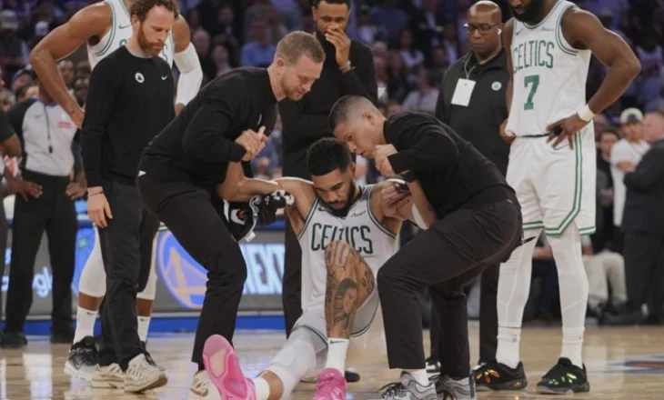Ylli i NBA operohet pas dëmtimit në “thembrën e Akilit”, rrezikon të qëndrojë një sezon pushim