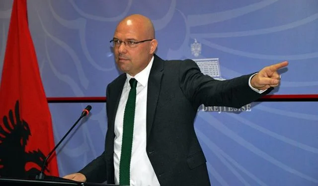 Ylli Manjani ironizon opozitën: Si thanë mo, si thanë…