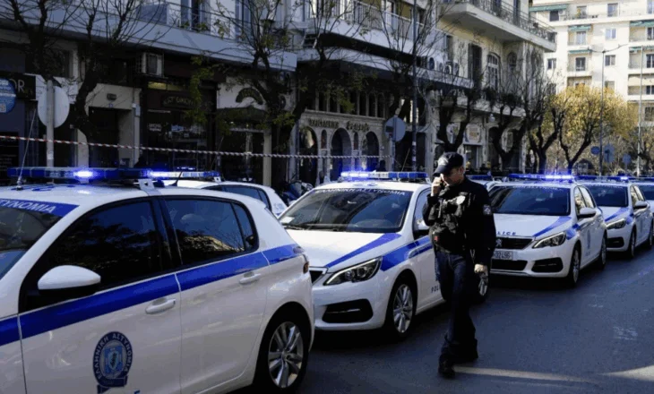 Zbulohen katër laboratorë të falsifikimit të pasaportave shqiptare e greke, 23 të arrestuar
