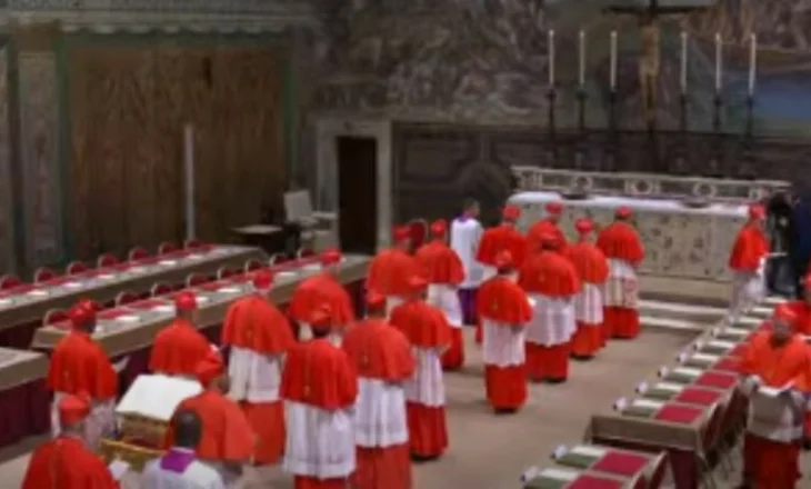 Zgjedhja e Papës së ri/ 133 kardinalët izolohen në Kapelën Sistine. Tymi i parë pritet brenda dy orësh