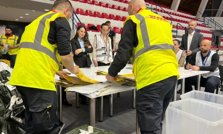 Zgjedhjet e 11 Majit/ Mbërrijnë sot 13 mijë vota nga diaspora, 21 mijë zarfe nuk janë shpërndarë ende