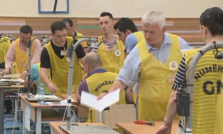 Zgjedhjet e 11 majit/ Në një KZAZ mungojnë komisionerët e PD, vonesa në Kavajë