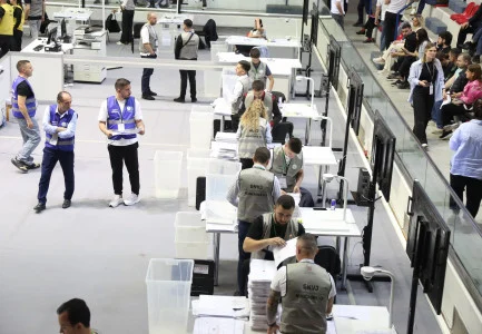 Zgjedhjet e 11 Majit/ Numërohen mbi 3 mijë Qendra Votimi, PS thellon diferencën me PD në rang kombëtar