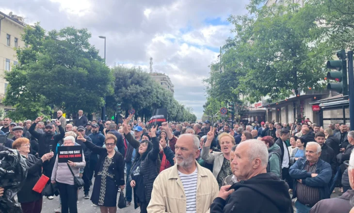 Zgjedhjet e 11 Majit, opozita mblidhet në Bulevardin “Zogu i Parë”