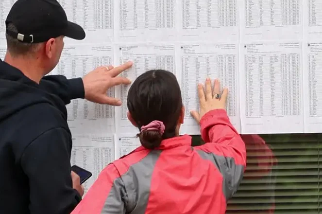 Zgjedhjet në Shqipëri dhe elektorati “gri”/ DW: Sa peshë ka vota e këtij grupi