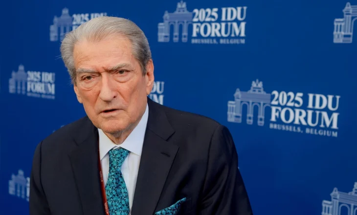 ‘Zgjedhjet,një farsë’/Berisha në Bruksel:Na mbështetni që kombi im të votojë i lirë