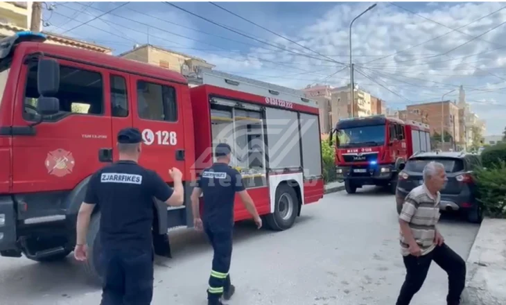 Zjarr në një banesë në Fier – Bombula e gazit merr flakë, një grua plagoset, evakuohen banorët e pallatit nga rreziku i një shpërthimi