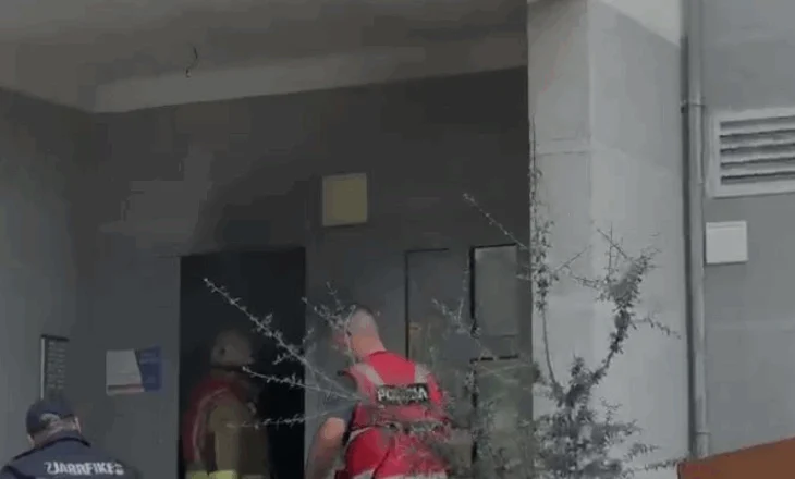 Zjarr në një pallat në Radhimë, evakuohen banorët