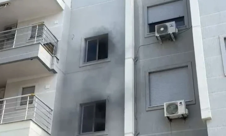 Zjarri përfshin një pallat në Radhimë, bllokohen hyrjet dhe daljet e banorëve