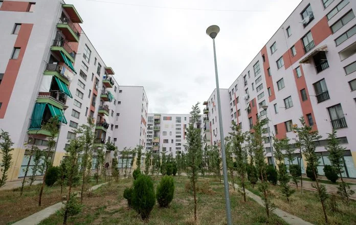 1 mld lekë për strehimin social, përfitojnë 1.253 familje në 35 bashki. Zbatimi i programit në korrik