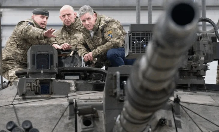 12 nëndetëse, koka bërthamore, avionë luftarakë F-35A, Starmer përgatit Britaninë për luftë