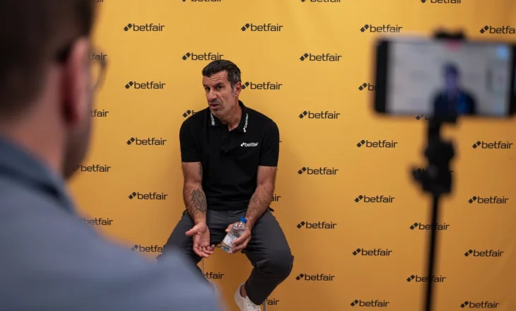 25 vite nga “tradhtia” e madhe, kalimi te Real Madridi. Luis Figo rrëfehet në 360 gradë
