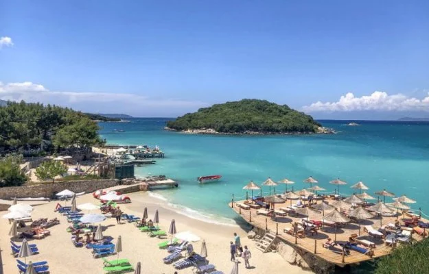 3.4 milionë vizitorë të huaj në 5 muaj