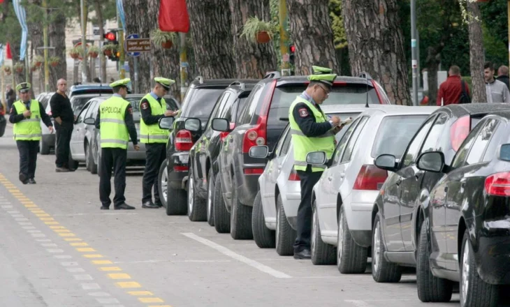 30 shoferë të arrestuar në një javë në Tiranë, “Rrugorja” pezullon 20 patenta dhe heq me mjet ngritës 20 mjete