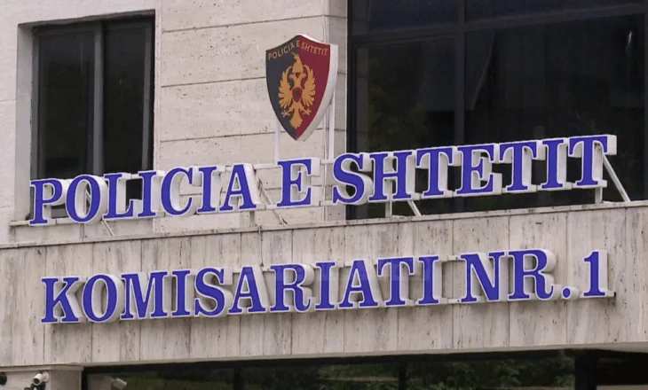 “30 vjeçarja theu xhamin në komisariat”,Policia e Tiranës:Asnjë lloj dhune ndaj saj!