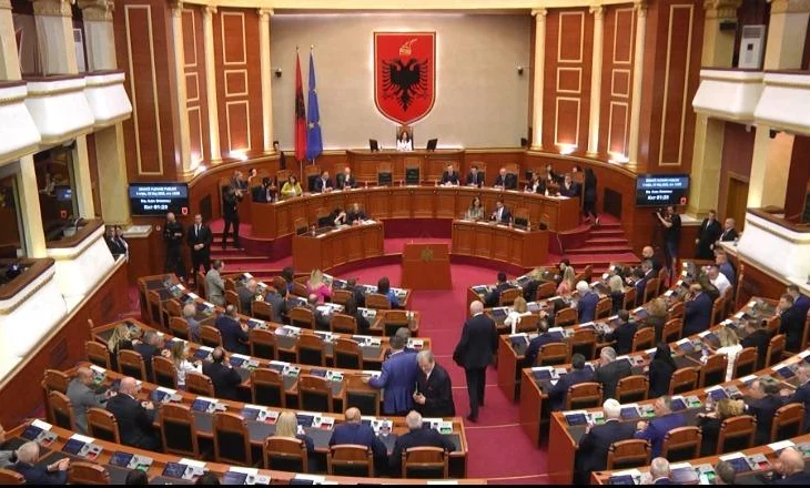 61 projektligjet e deputetëve mbetën në sirtarë! PS nuk hodhi në votim 38 nisma të PD, në mes ‘beteja’ për ‘ish sigurimsat’ në politikë