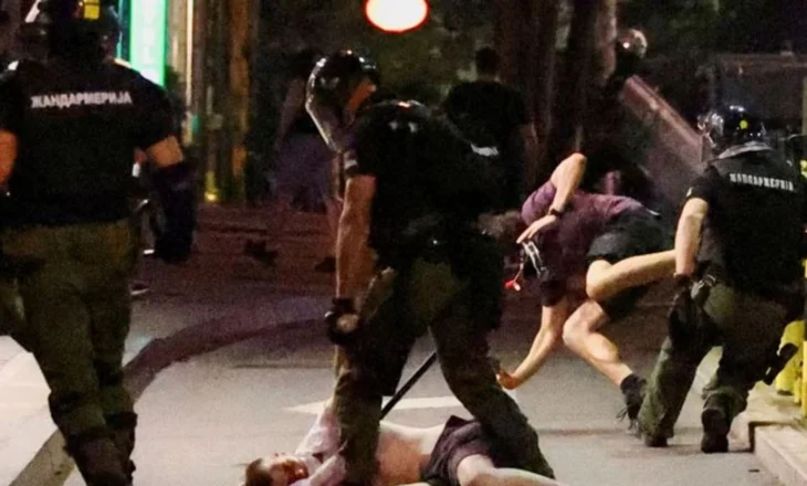 77 persona të ndaluar në protestë, Vuçiç paralajmëron arrestime të reja