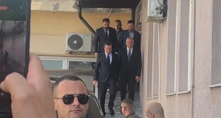 A do të ketë aleancë VV-PDK? Analistët: Kurti ka frikë nga një qeveri e tillë, opozita ka dështuar