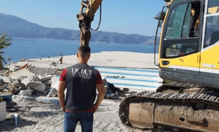 Abuzuan me detyrën? Vangjel Tavo “shkrin” IMT e Himarës, shemben objektet në Jalë e Dhërmi