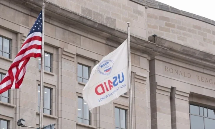 Administrata Trump do të eliminojë të gjitha pozicionet drejtuese të USAID jashtë vendit, mijëra njerëz do të humbin vendet e punës