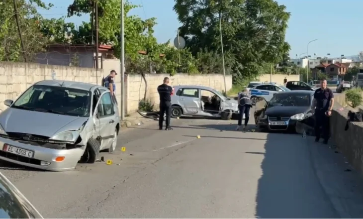 Aksident i rëndë në Elbasan, përplasen tri automjete – Dy persona të plagosur
