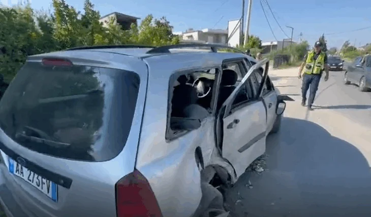 Aksident i rëndë në Fier-Levan me dy të plagosur, makina përplaset me shtyllën e tensionit