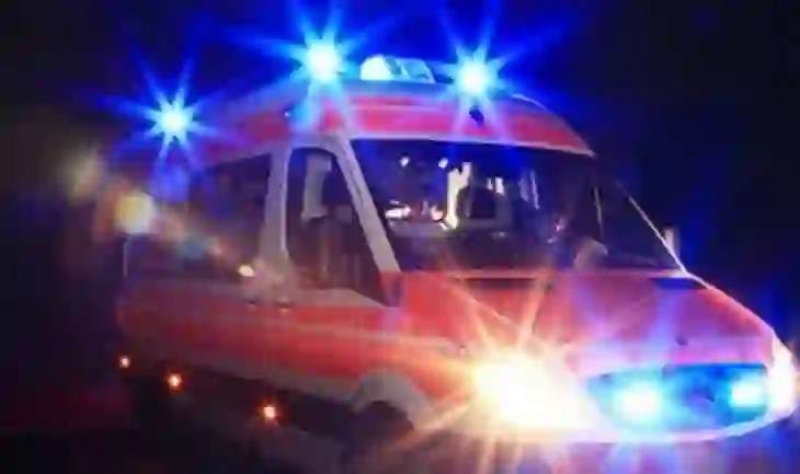 Aksident i rëndë në vend/ Automjeti humb kontrollin dhe përplaset me një motoçikletë (Detajet)
