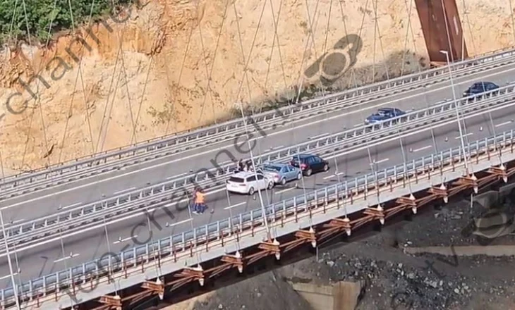 Aksident në urën e re të Kukësit! Përplasen tre automjete, devijohet trafiku