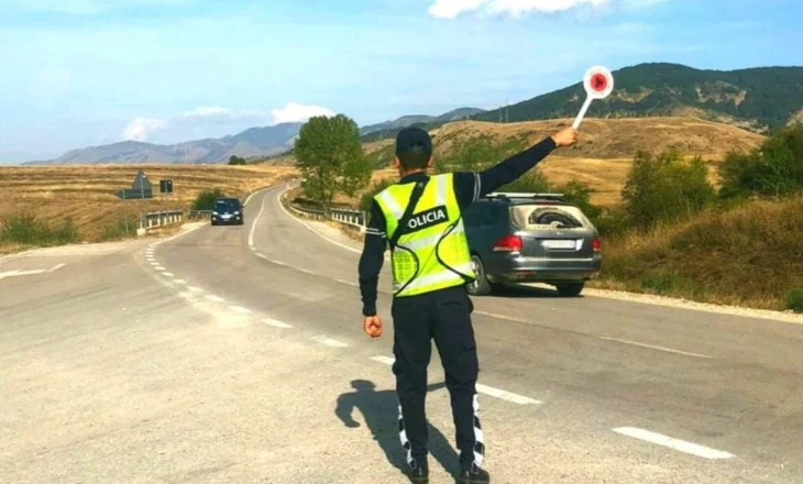 Aksidenti në Burrel, 6 persona të plagosur: 2 drejtuesit e veturave dhe 4 pasagjerët dërgohen në spital