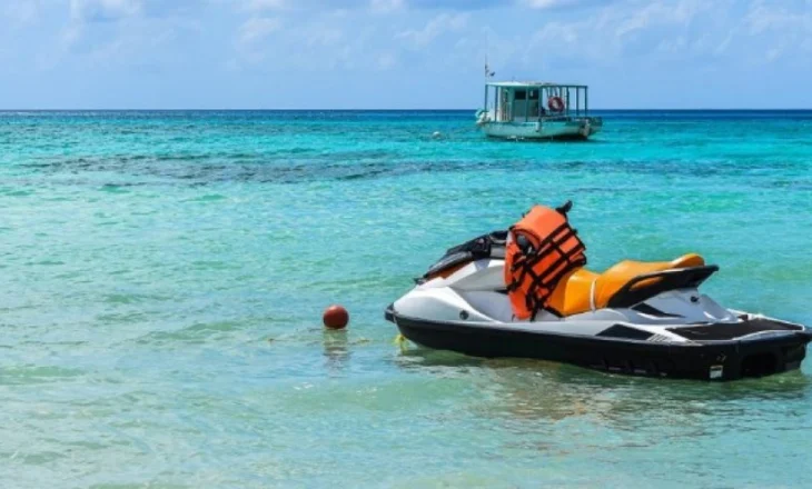Aksidenti tragjik në det/ Policia e Durrësit identifikon turistët: U aksidentuan me ‘Jet Ski’, 34-vjeçari humbi jetën, partnerja e tij…