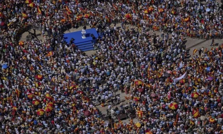 Akuzat për korrupsion, protesta masive në Madrid kundër kryeministrit spanjoll Pedro Sánchez