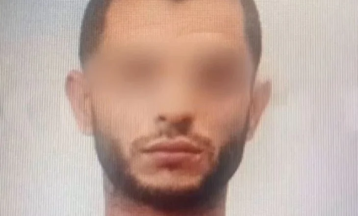 Akuzohet se ushtroi dhunë ndaj pastrueses, shpallet në kërkim shqiptari në Greqi, 34-vjeçari person me precedent të rëndë kriminal