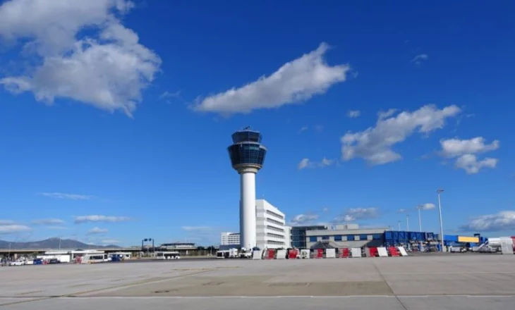 Alarm në Aeroportin e Athinës! Tym në kabinë, avioni airbus me 150 pasagjerë bën ulje emergjente